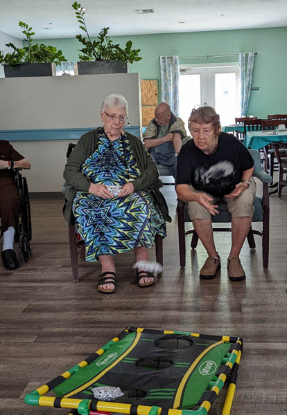 residents playing games at Cabot Cove of Largo assisted living 9