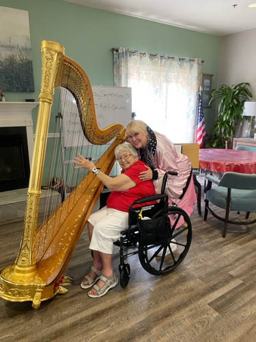 music for assisted living residents at Cabot Cove of Largo