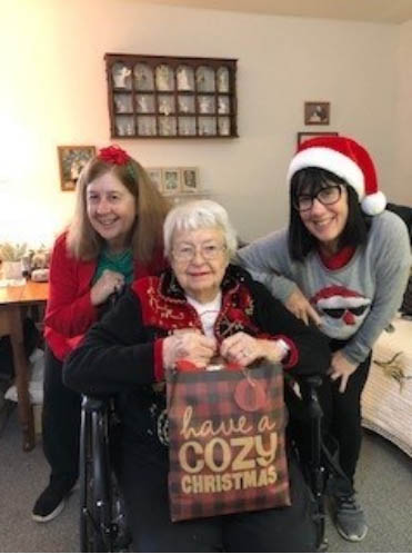 assisted living residents celebrating the Holidays at Cabot Cove